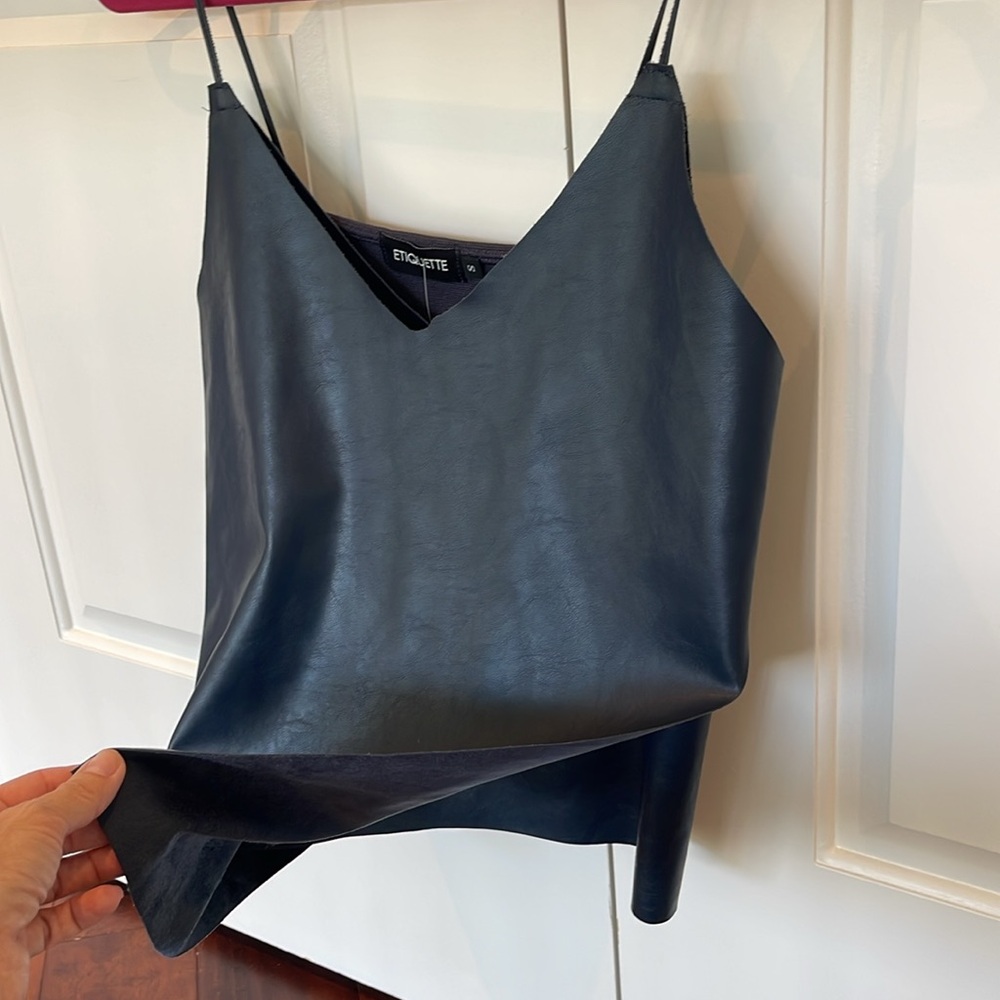 Unique top! - Picture 2 of 5